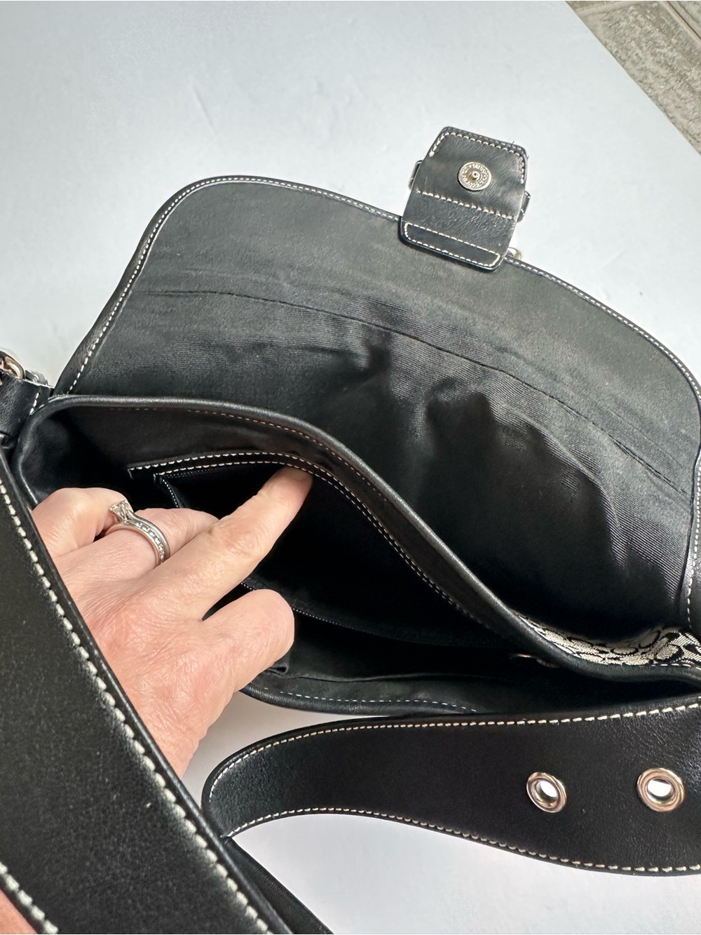Coach Vintage Y2K Soho Gray and Black Signature Shoulder Bag - Picture 9 of 16